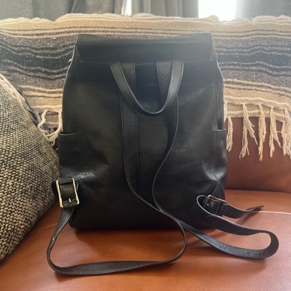 FRYE 🖤 Black top grain leather BACKPACK - Picture 12 of 12